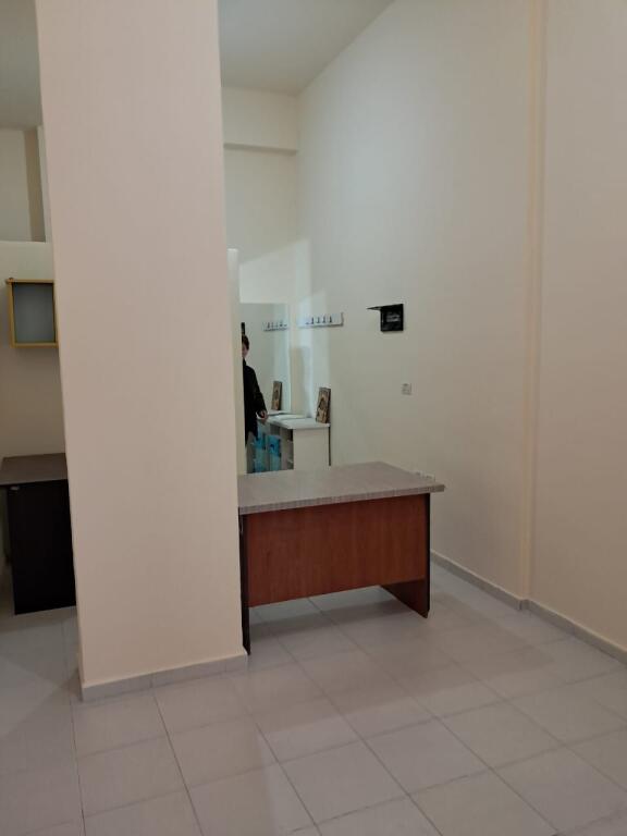 Shop for Long-Term Rent - Cole, Vlore