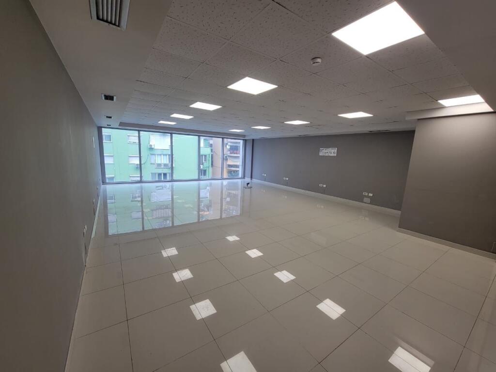 UFFICIO IN AFFITTO 210 M2 BLLOK 3700 EURO FH-51531
