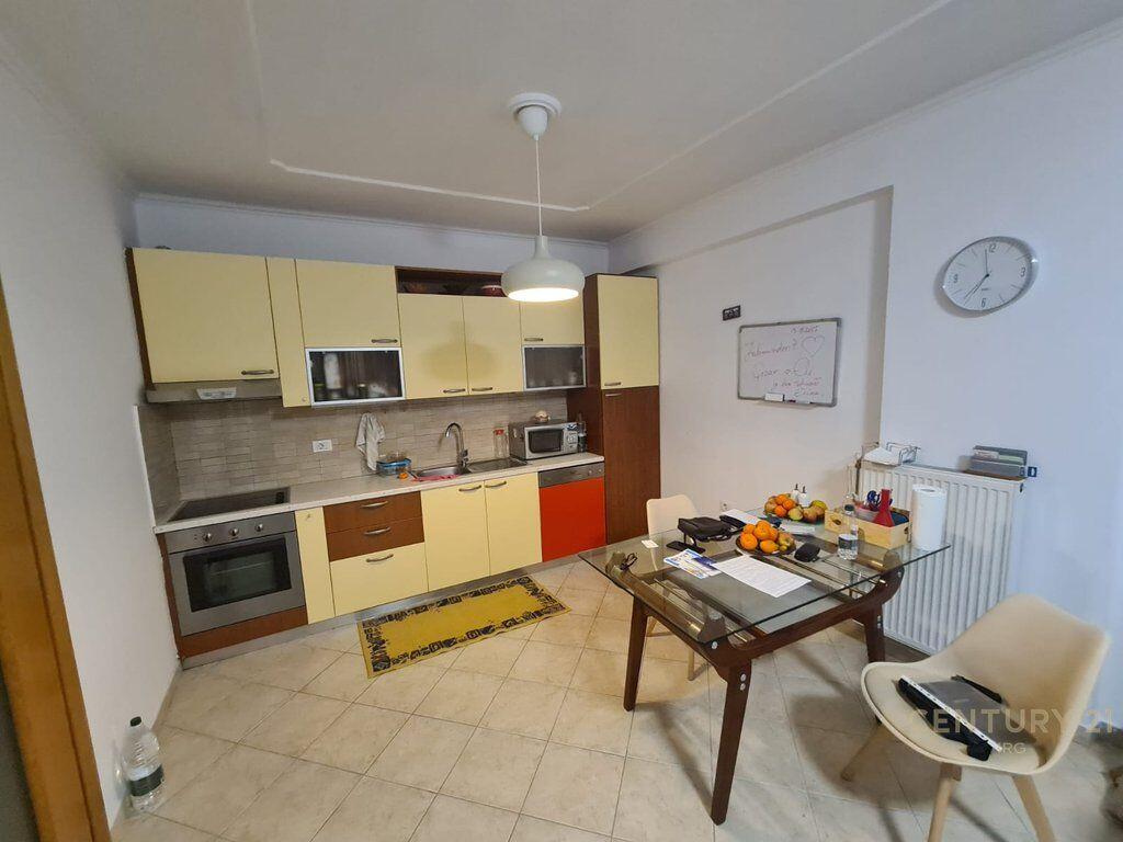 APPARTAMENTO 1+1 VICINO AL MUNICIPIO DI PARIGI! 600 € /Mese
