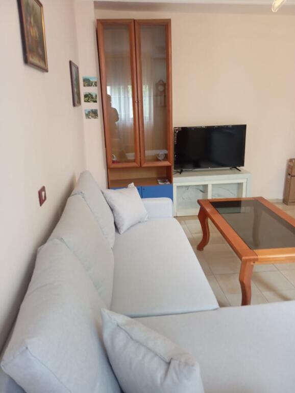 APARTAMENT 1+1 ME QIRA SHKOLLA E BALETIT 60.000 leke