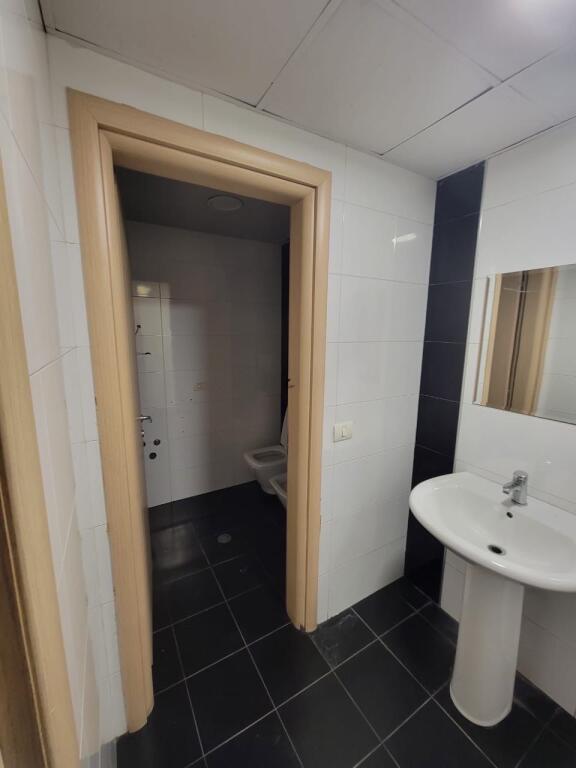 UFFICIO IN AFFITTO 210 M2 BLLOK 3700 EURO FH-51531