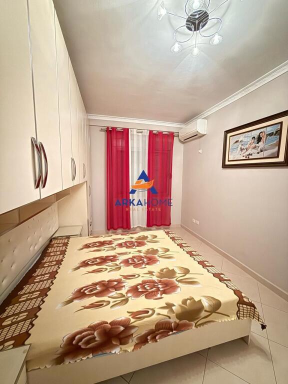 AFFITTASI APPARTAMENTO 2+1+BALCONE+DEPOSITO A UNAZA E RE 500 EURO