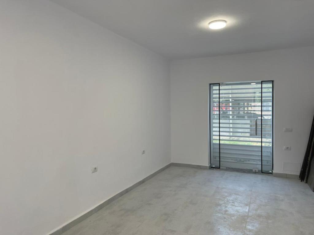 SHOP FOR RENT DINAMO STADIUM 800 EURO