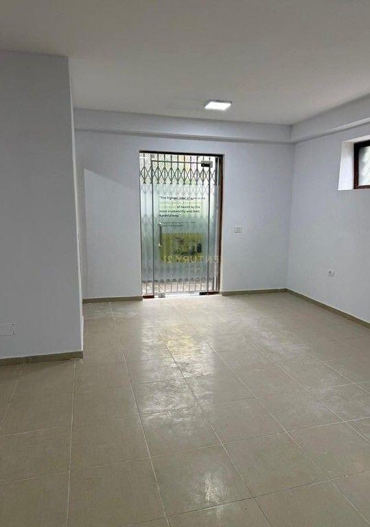 Jepet me qira dyqan 90 m² te Kopshti Botanik, Tiranë