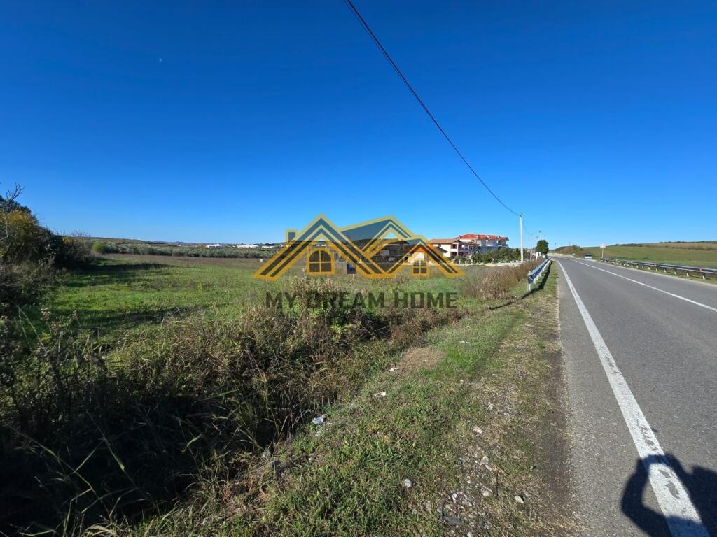Terreno in Vendita a Manëz Vicino alla Strada !