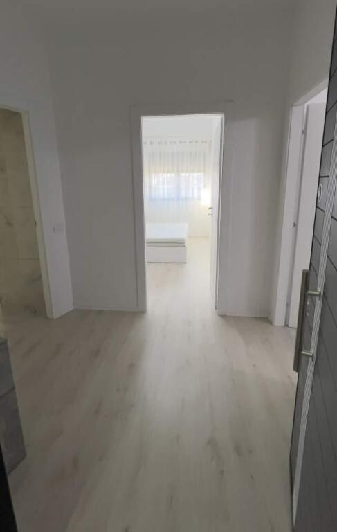 Apartment 2+1, Astir!