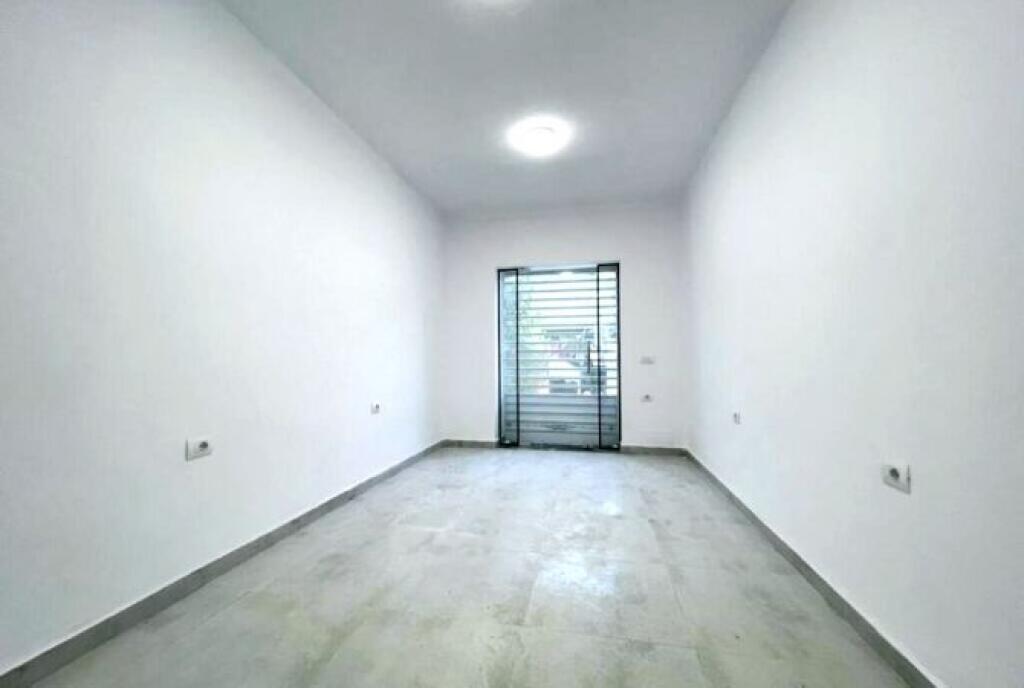 FOR SALE SHOP STADIUM DINAMO 310,500 €