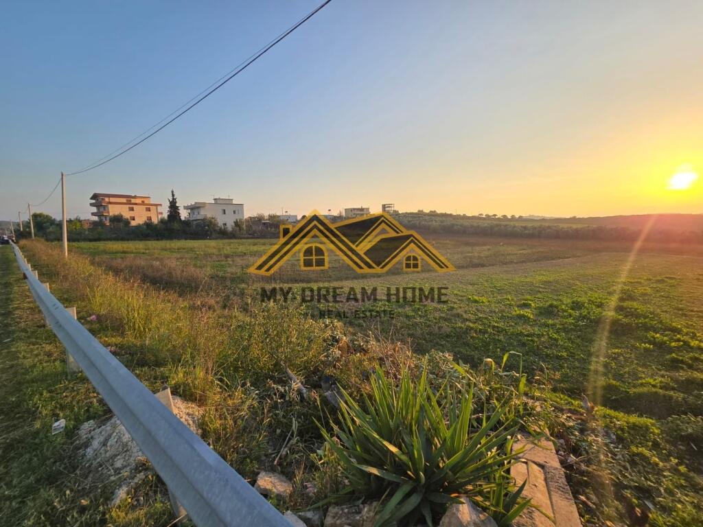 Terreno in Vendita a Manëz Vicino alla Strada !