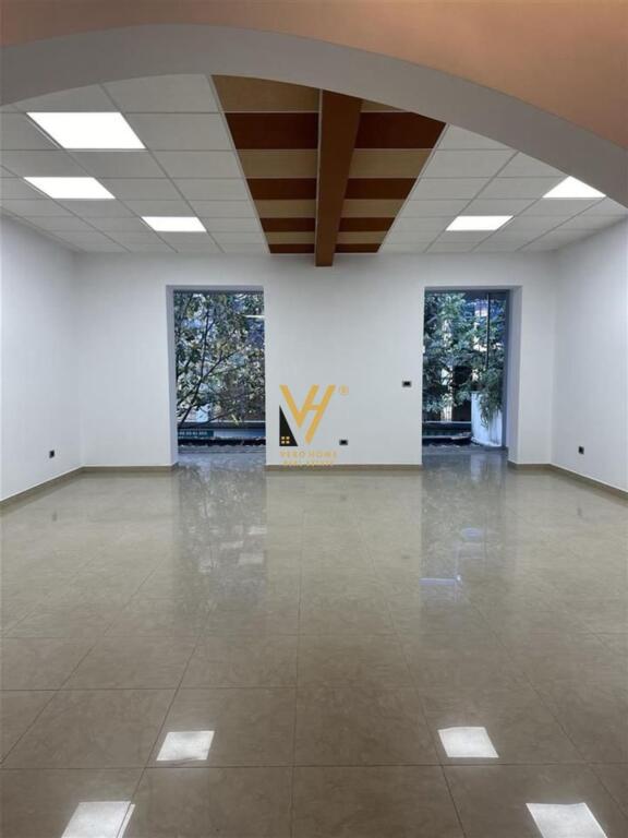 OFFICE 100 M2 FOR RENT IN BLLOKU 100,000 LEKE