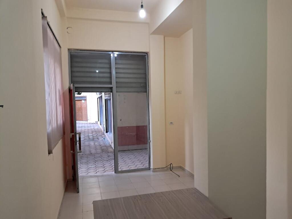 Shop for Long-Term Rent - Cole, Vlore