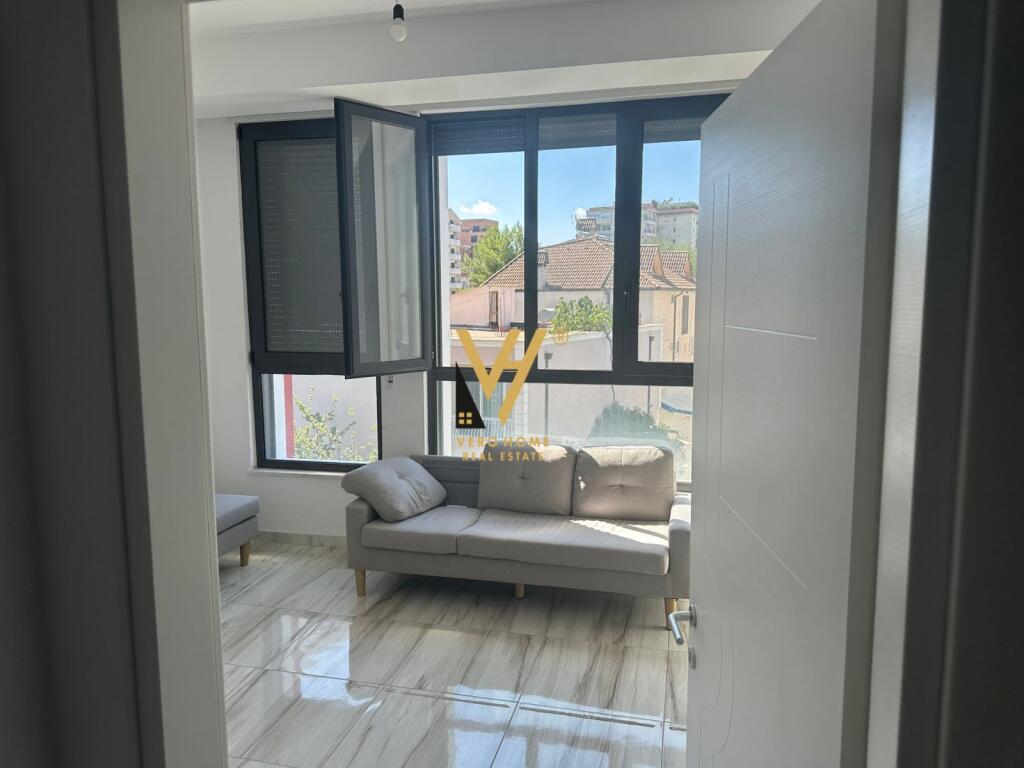 JEPET ZYRE 134 M2 ME QIRA TE ALI DEMI 650 EURO