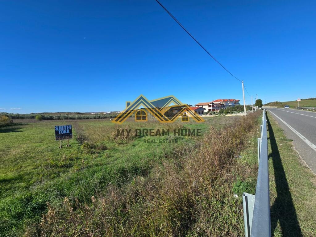 Terreno in Vendita a Manëz Vicino alla Strada !