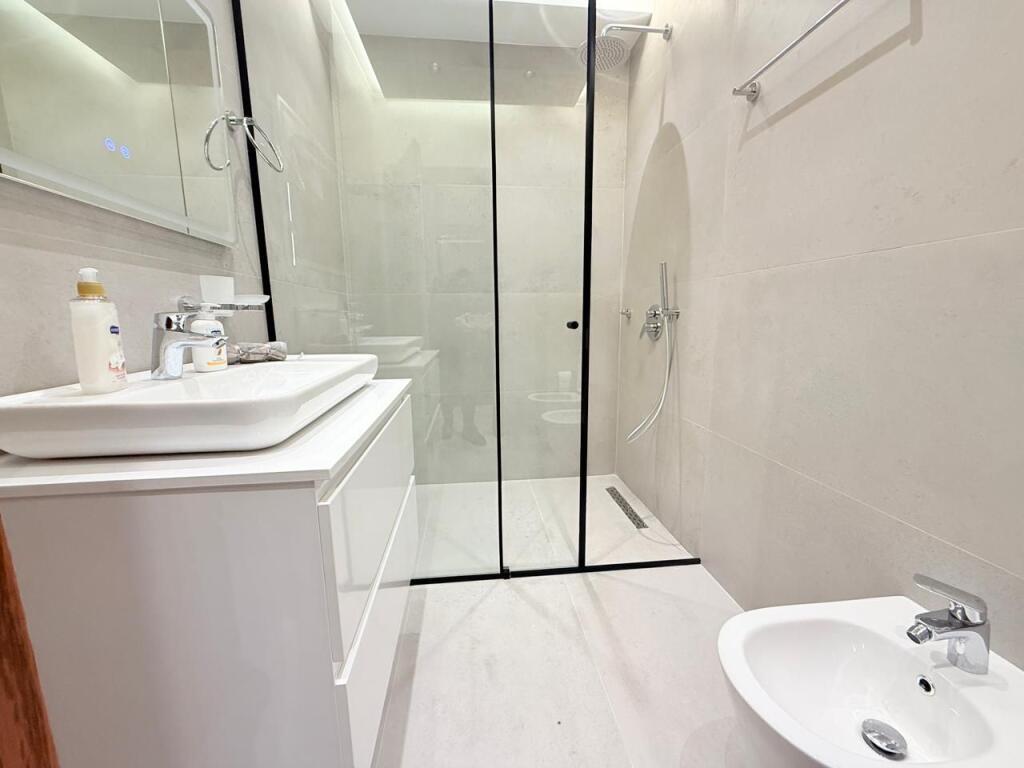 🏡 Appartamento Esclusivo in Affitto 3+1+4 Bagni + 2 Posti Auto
