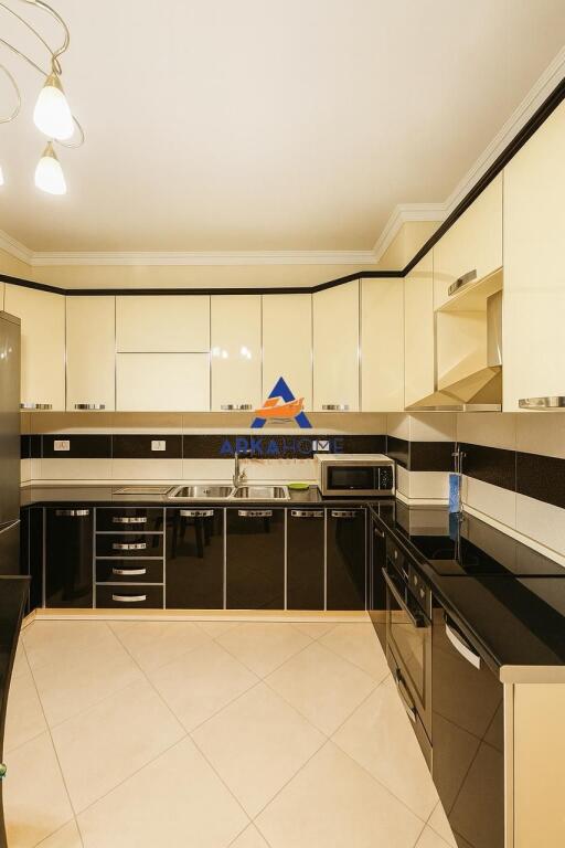 AFFITTASI APPARTAMENTO 2+1+BALCONE+DEPOSITO A UNAZA E RE 500 EURO