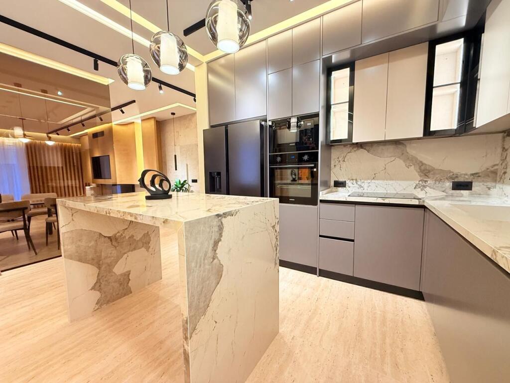 🏡 Appartamento Esclusivo in Affitto 3+1+4 Bagni + 2 Posti Auto