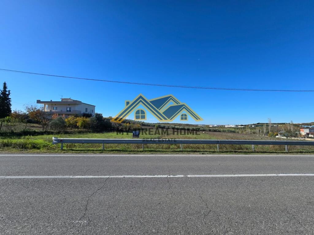Terreno in Vendita a Manëz Vicino alla Strada !