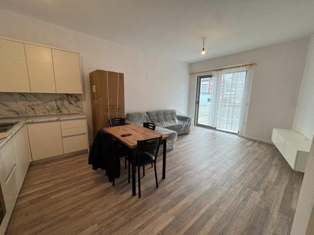 Apartament 1+1, Fusha Aviacionit!