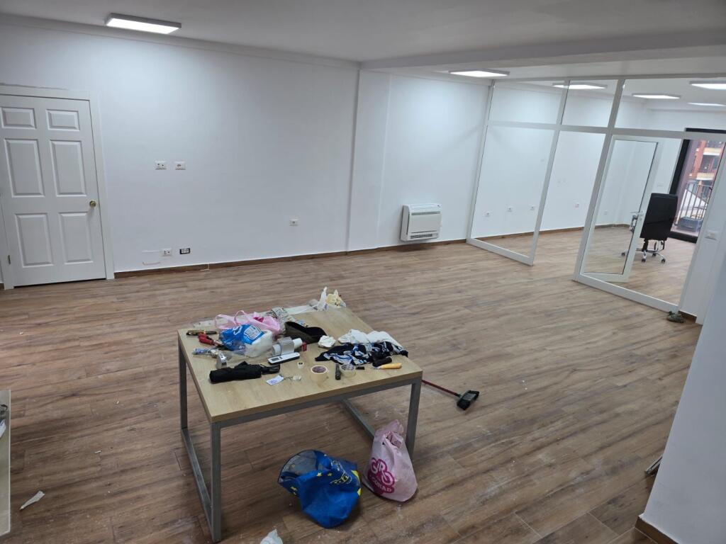 Ambjent me qira 320m2 tek Tirana Garden Building