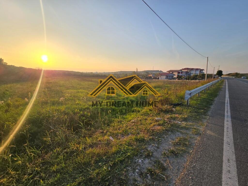 Terreno in Vendita a Manëz Vicino alla Strada !