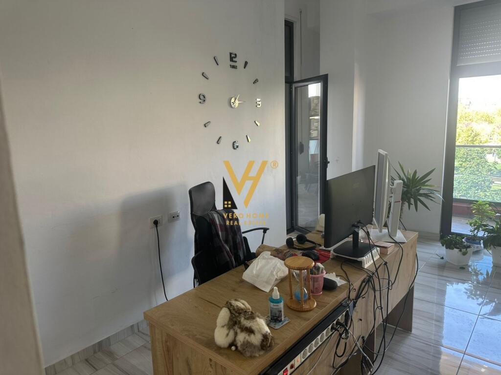 JEPET ZYRE 134 M2 ME QIRA TE ALI DEMI 650 EURO