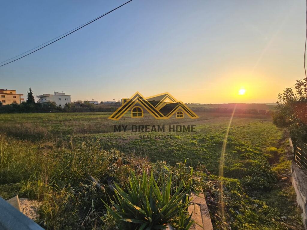 Terreno in Vendita a Manëz Vicino alla Strada !