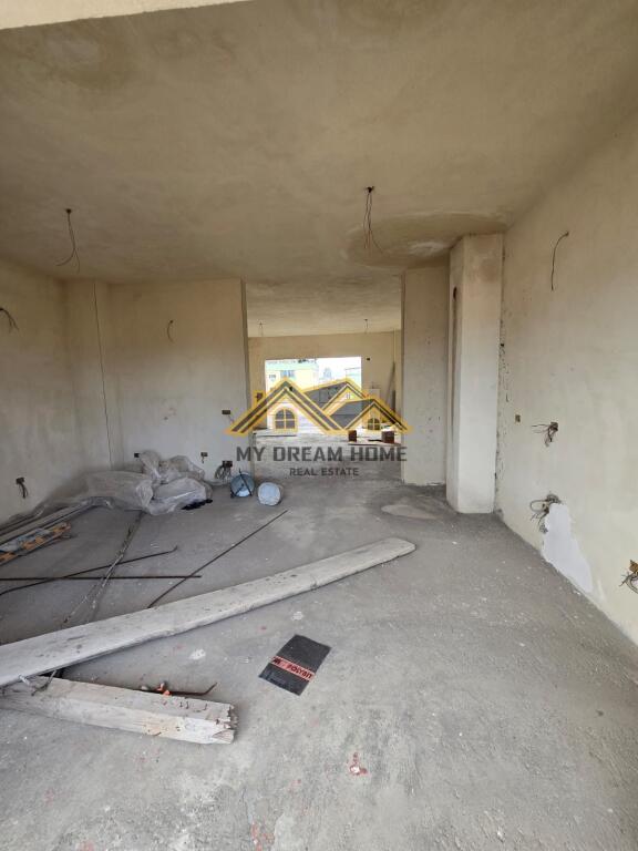 IN VENDITA APPARTAMENTO 2+1+2 + VERANDA VICINO AL EX QUARTIERE DELLA POLIZIA DURRES!