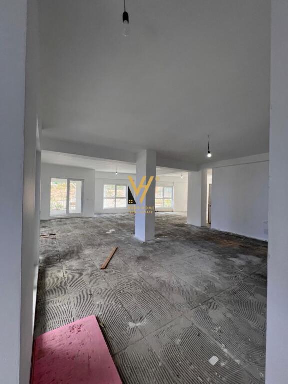LOCALE COMMERCIALE 216 M2 IN AFFITTO A RESIDENCA KAIMI 3.000 EURO