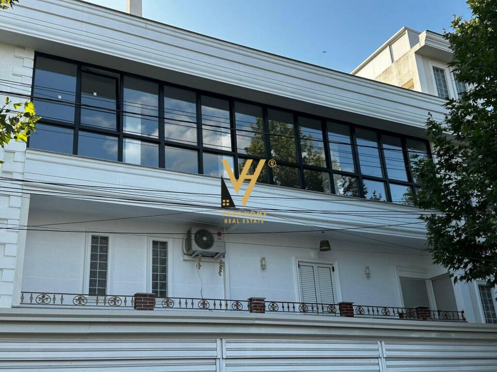 BUSINESS PREMISES 240 M2 FOR RENT IN PASKUQAN 800 EURO