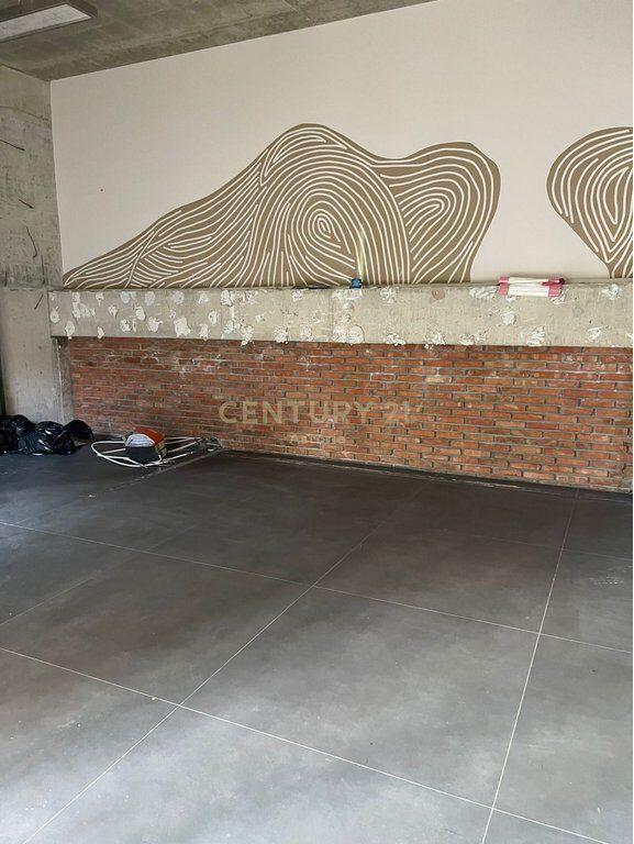 Shitet ambient komercial – open space 414,000 €
