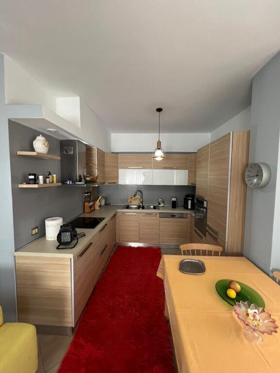 🏡 Shitet Apartament 2+1 – Kodra e Diellit 🌇