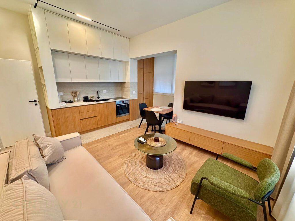 Apartament 1+1 me qira tek Rruga e Barrikadave