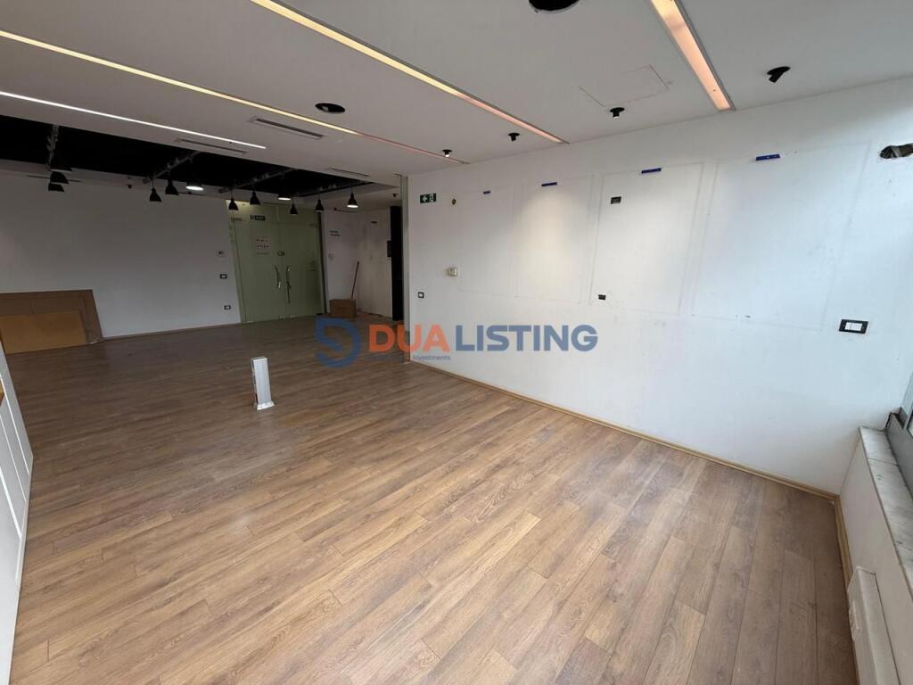 Locale commerciale in affitto 85 m², Via Elbasan, vicino al Mulino!