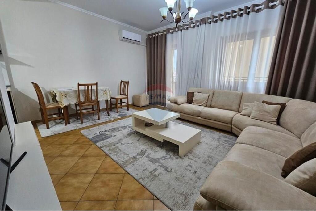 Apartament 2+1 per qira te Komuna Parisit
