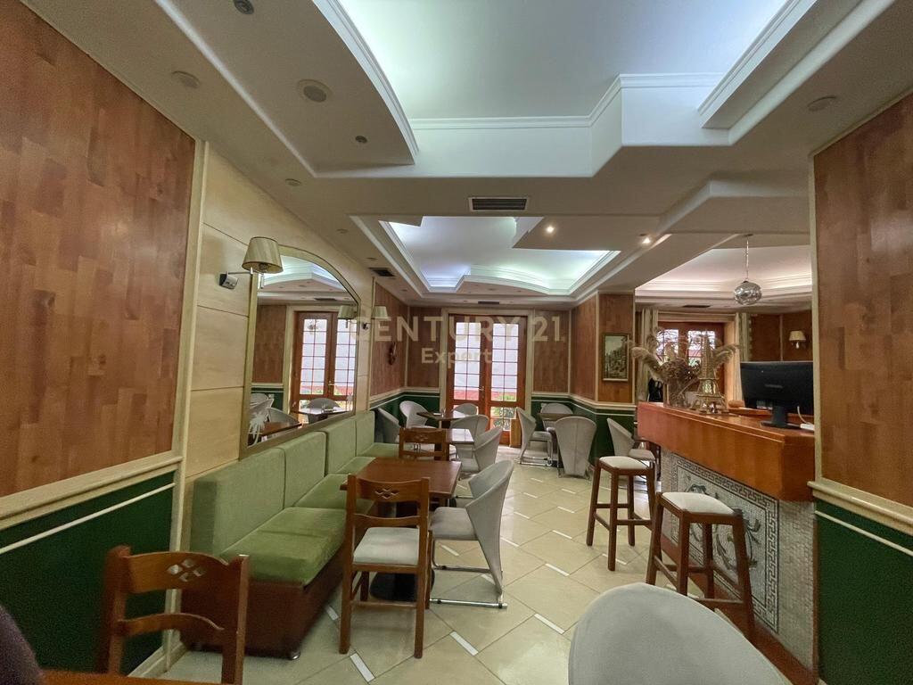 AMBIENTE COMMERCIALE IN AFFITTO IN VIA KAVAJES !
