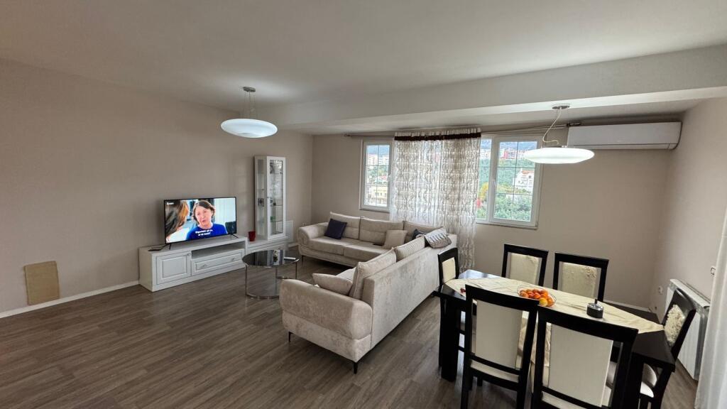 Rent, Penthouse 2+1+veranda, Fresk!
