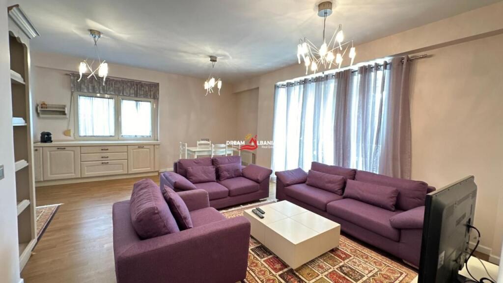 Appartamento in affitto 2+1+2, in via Qemal Stafa vicino al Pazarit te Ri ID (42215445)
