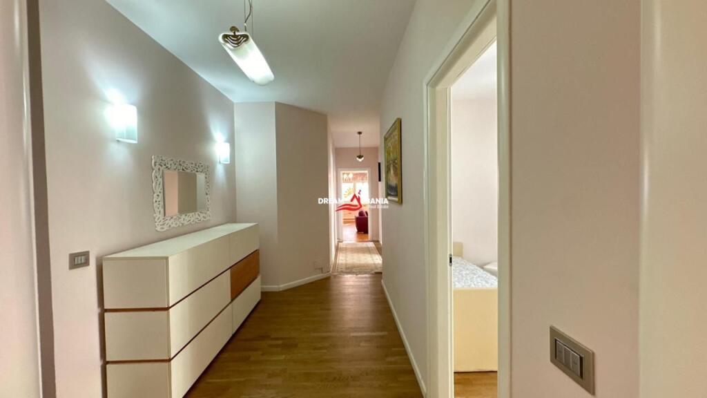 Appartamento in affitto 2+1+2, in via Qemal Stafa vicino al Pazarit te Ri ID (42215445)
