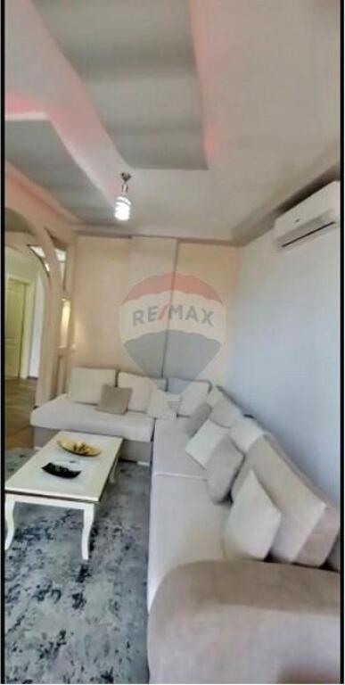 APARTAMENT 1+1 ME QIRA PRANE GJIMNAZIT PARTIZANI !