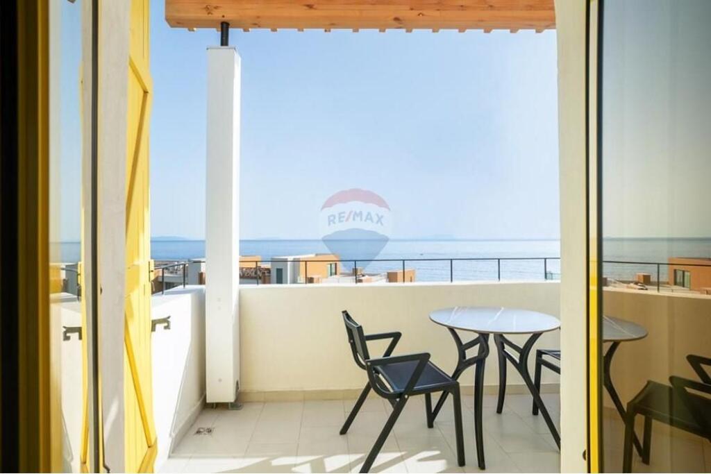 10 Gazonjere ne shitje ne Santorini