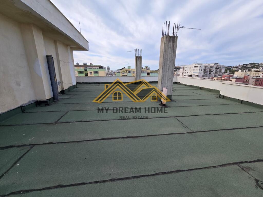 IN VENDITA APPARTAMENTO 2+1+2 + VERANDA VICINO AL EX QUARTIERE DELLA POLIZIA DURRES!