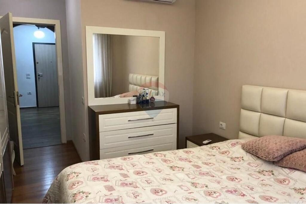 APARTAMENT 1+1 ME QIRA PRANE GJIMNAZIT PARTIZANI !