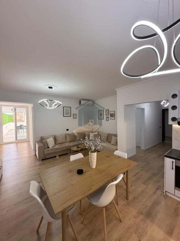Affittasi appartamento 2+1 con veranda – 2° piano, con ascensore, vista mare – Spiaggia, vicino al ponte di Dajlan.