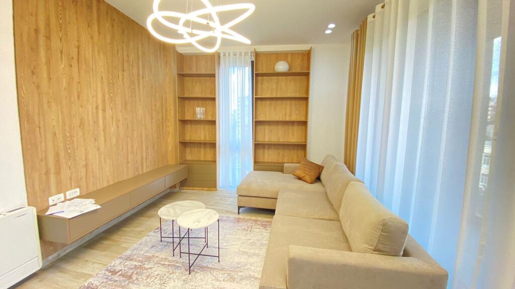2+1 apartment for rent on Elbasani Street!