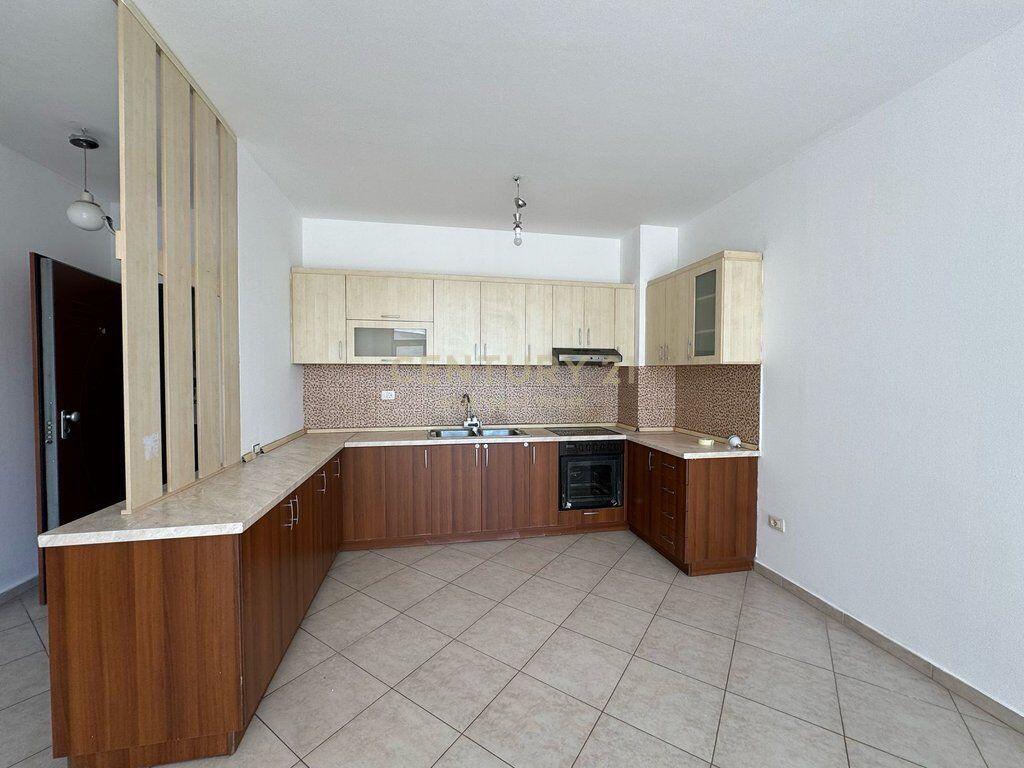 Apartament 1+1 me qera te Ish Tregu Elektrik!