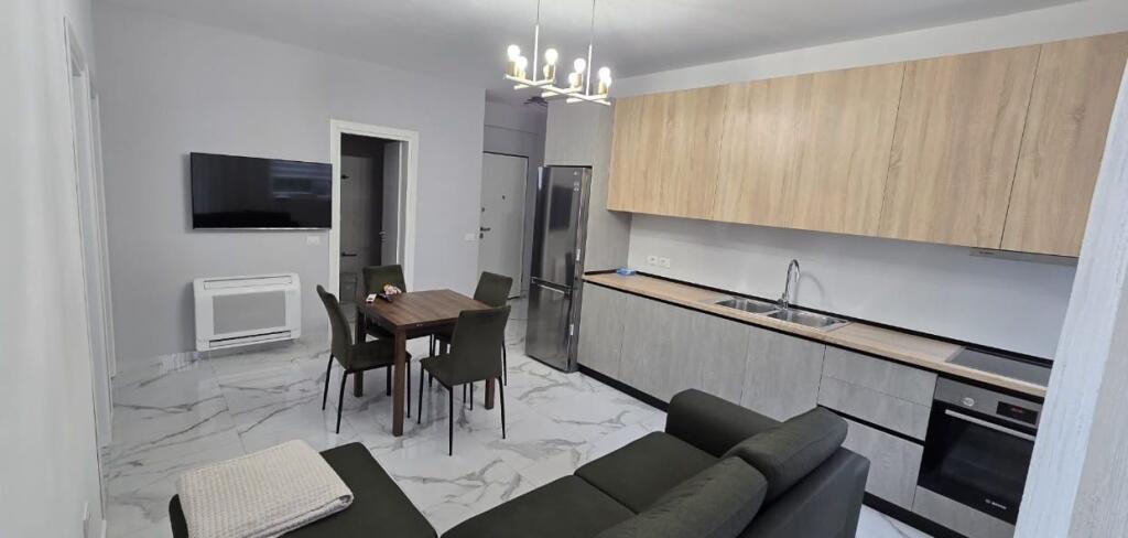 2+1 i mobiluar,kompleksi fz construksion ,liqeni i thate,600 euro