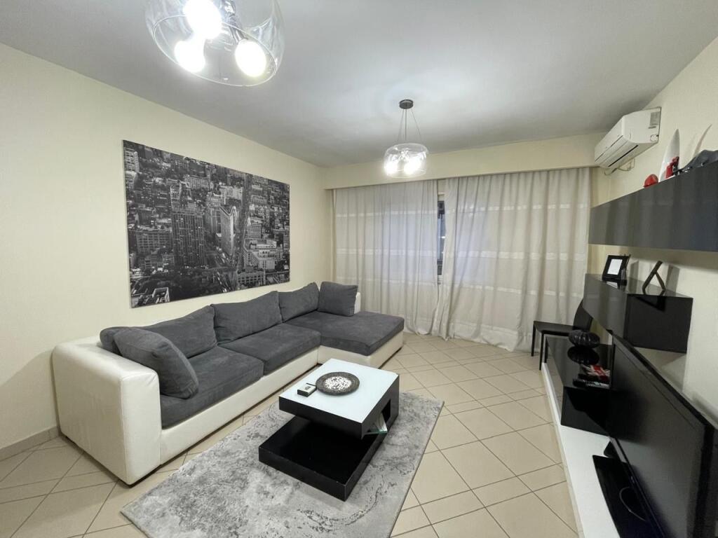Apartament 1+1 tek St Trenit!