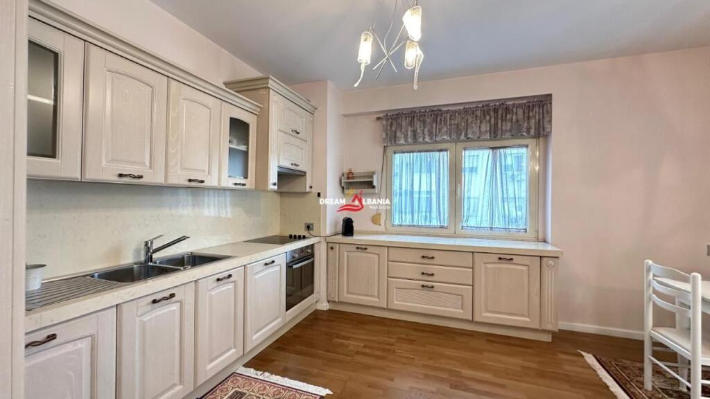 Appartamento in affitto 2+1+2, in via Qemal Stafa vicino al Pazarit te Ri ID (42215445)
