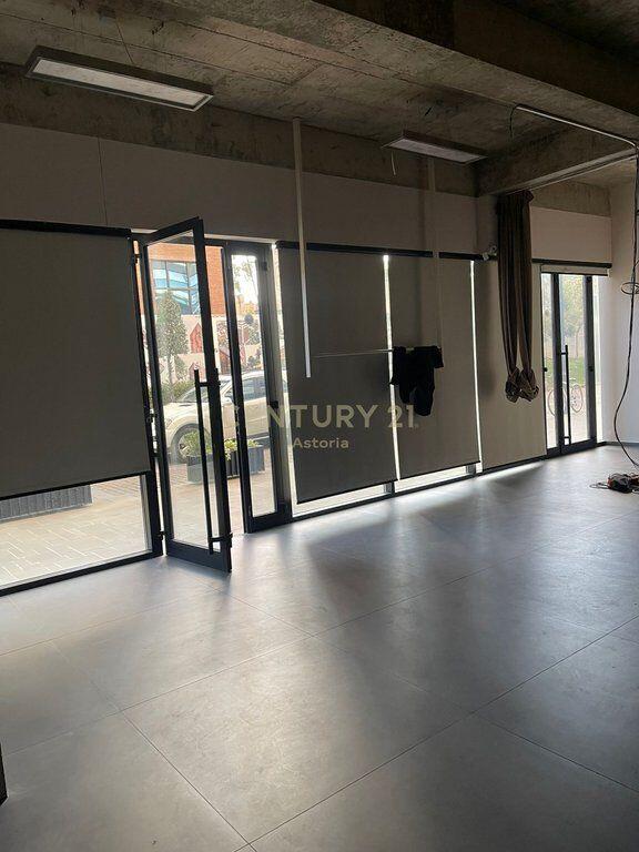 Shitet ambient komercial – open space 414,000 €