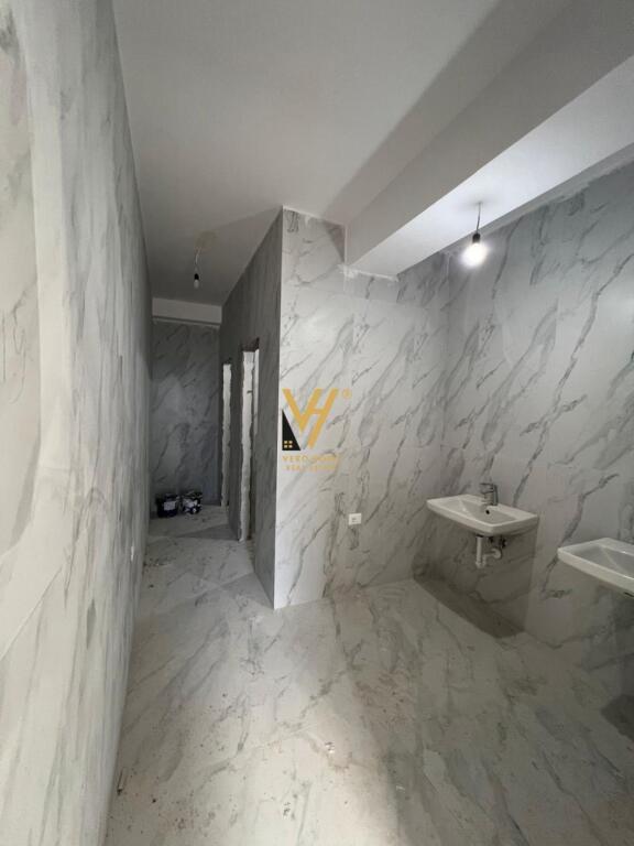 LOCALE COMMERCIALE 216 M2 IN AFFITTO A RESIDENCA KAIMI 3.000 EURO