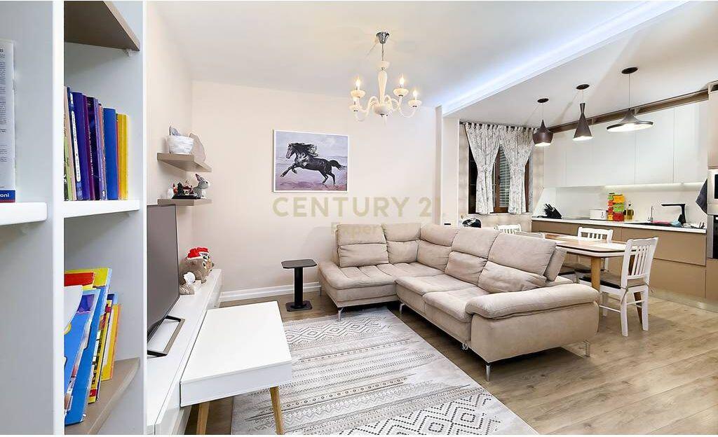 Villa di 4 piani in affitto in Rr. Riza Cerova, Tirana – vicino al Centro.